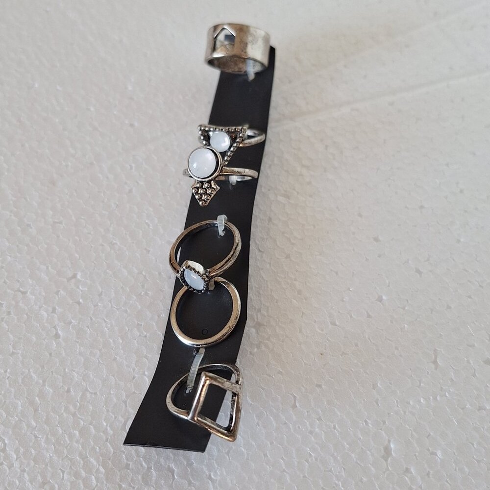 SET OF RINGS COSTUME JEWELLERY - Picture 4 of 5